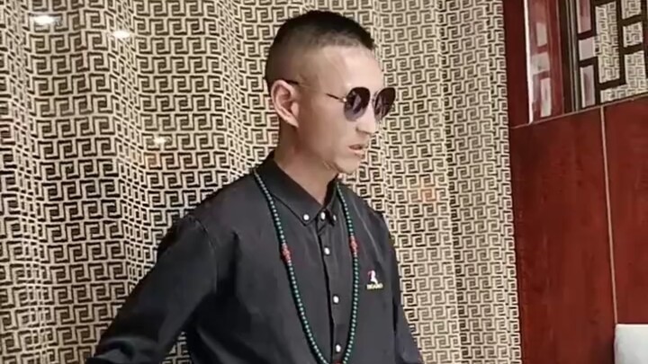 Anh Ba này thì khôn nhất nhà BYD rồi, hồi ở phòng sinh còn tự chui ra hỏi bố mình chọn bác sĩ bảo vệ