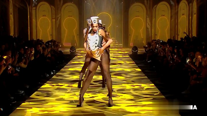 French Top-Model Stocking Show