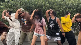 和猛男舞团一起跳舞变成社恐了