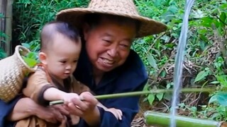 Mainan mesin waktu merupakan mainan seru yang menemani cucu berusia 6 bulan tumbuh dari kecil hingga