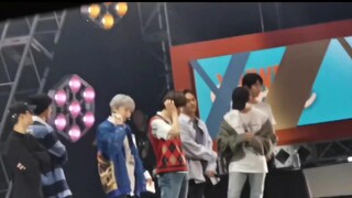 【EXO】الترجمة الصينية 190504 اتصال مباشر من الحدث لقاء مع المعجبين "Xiuweet Time" بالكامل