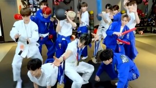 ห้ารุ่นเขย่าหนึ่งครั้ง ฉันยอมแพ้พวกคุณแฟนคลับกล่องบันไดจริงๆเลย