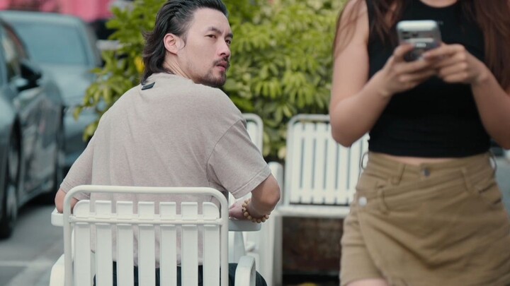 Kalau kamu, apakah kamu akan menutup satu mata dan membiarkan yang lain terbuka?