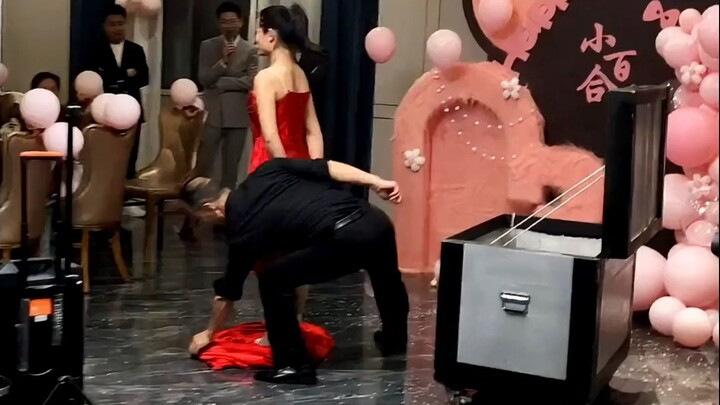 ความลับเบื้องหลังมายากลบนเวทีที่ทำให้คนกลายเป็นของจริง วันนี้ในที่สุดก็ถูกเปิดเผยแล้ว