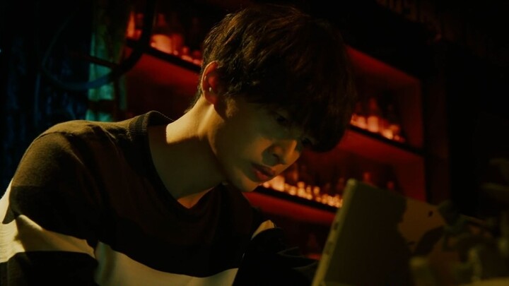 [เสี่ยวไป๋] เด็กชายคนหนึ่งหยิบแผ่นเพลงสาปขึ้นมาเล่นเพื่อหยุดเวลา หากเขาเล่นผิด เขาจะต้องเสียมือทั้งส