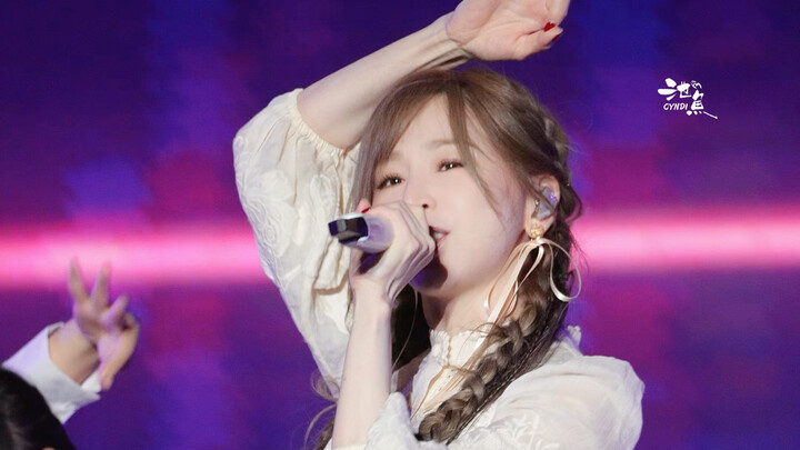 Sweet girl strikes again! Curly lashes, eyes blinking away 😉 #CyndiWang #CurlyLashes #CyndiWangWuhan