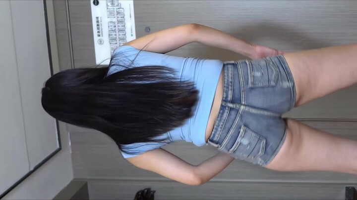 TK Dance Troupe's Mature Lady Xixi Performs a Hot Dance～