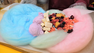 Cotton Candy Ice Cream Fruit Britto - อาหารริมทางเกาหลี