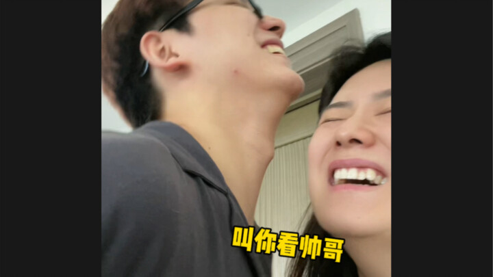 Lihat sampulnya, nggak tahu lagi ngapain.