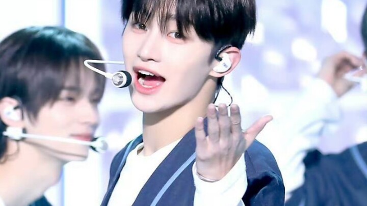 kpop男爱豆危险系数极高的动作..一个视频带你看清06年主舞韩志薰的实力！