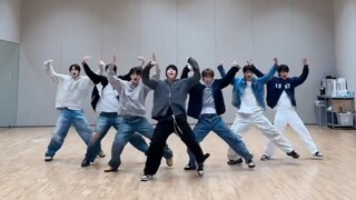 【SEVENTEEN】2024 رقصة جماعية للرجال تم لمسها من قبل الآخرين ◎12 دقيقة و 02 ثانية