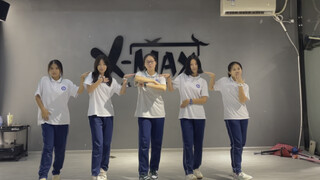 Học sinh trường Trung học cơ sở số 1 Tấn Giang và trường Trung học cơ sở Hoa Kiều đã biểu diễn ca kh