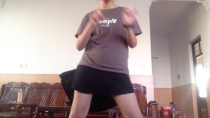 破200个粉丝啦，粉丝福利。抽中一位幸运粉丝点舞蹈，这个粉丝是@听话的叫爸爸