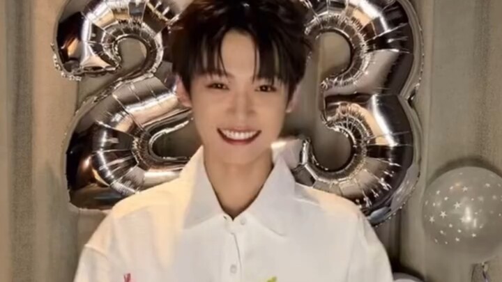 【زي يو】 هههههه لا أستطيع التوقف عن تحمل رقصة الإيماءات "أطلب من بوذا"