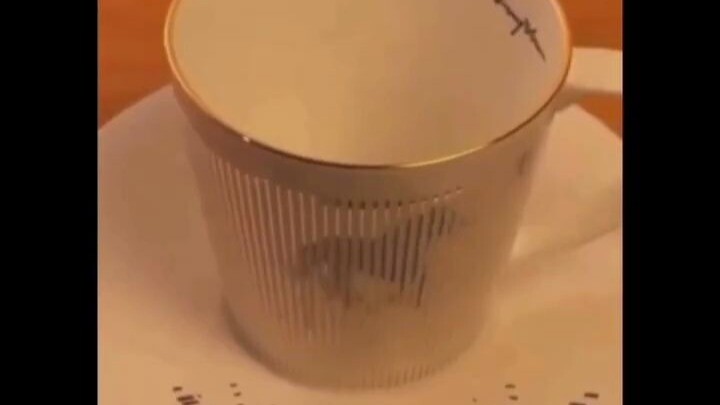 杯碟隐藏图像