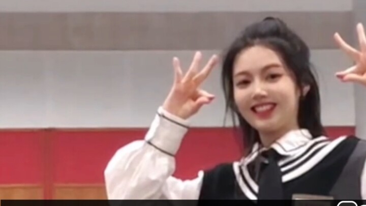 Dai Ren pantas untuk terkenal! STAYC｜STEREOTYPE Kacamata Berwarna (Versi Bernyanyi dan Menari)