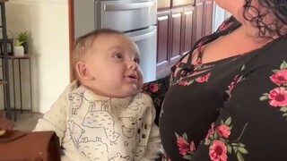 小宝宝用表情说：我饿了！