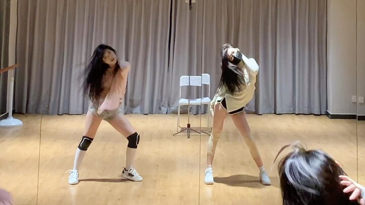 [Big Circle Choreography] HyunA - "Retro Future"｜HyunA's song is so right! Crazy head shaking! Charm