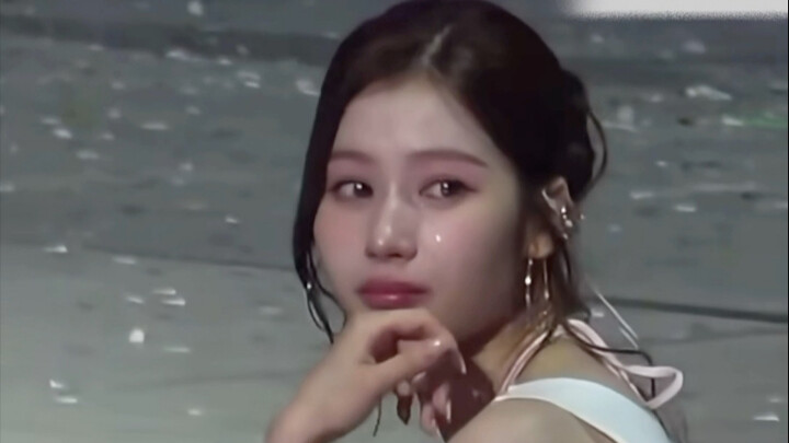 【Sana】Sana cried because it was her first-ever concert in China to celebrate her 10th debut annivers