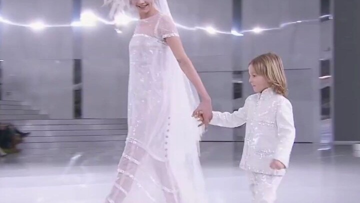 ได้ยินมาว่ามรดกของเหล่าฝูเย่ถูกสืบทอดโดยลูกศิษย์คนโปรดและแมวคู่ใจของเธอ