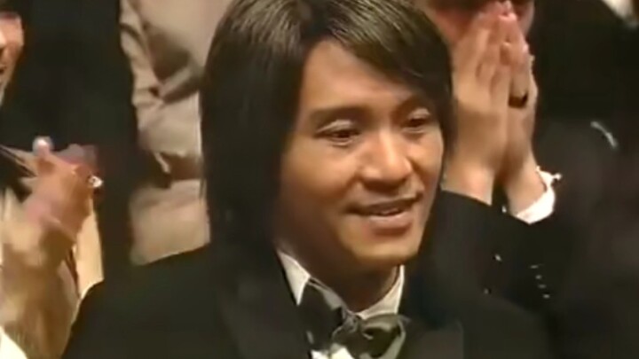 Stephen Chow berhasil menyapu bersih Piala Film Hong Kong tahun itu hanya dengan satu film, bisa dib