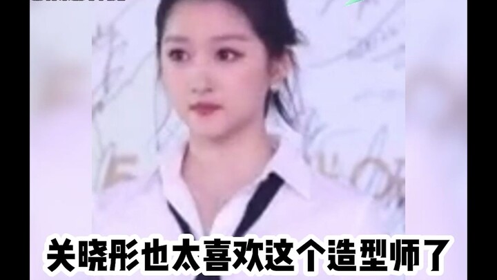 Guan Xiaotong: You can tell Xiaotong and the stylist are really close—she probably won’t be switchin
