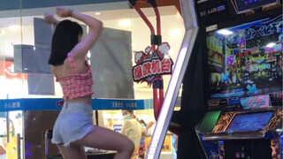【Ukeylee】E舞成名 花式双板rumor跳舞机上机！跳到衣服溜肩是怎么体验？