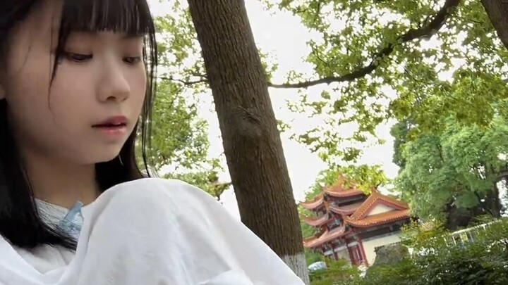 Dia sedang manja denganku, kan?