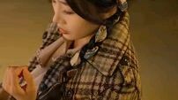 No38She travels through the 1980s,fall in love with an ascetic officer relies on her culinary skills