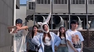 Terbang ke perusahaan kubus pemuda, kakak-kakak penari pendamping semuanya sudah datang