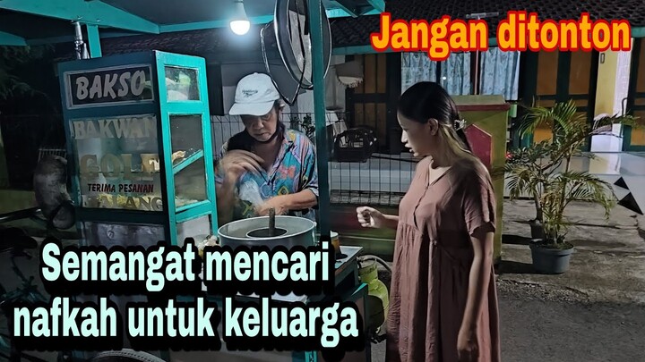 KASIAN!!!! BORONG BAKSO PAK TUA YG MASIH KELILING MALAM_MALAM