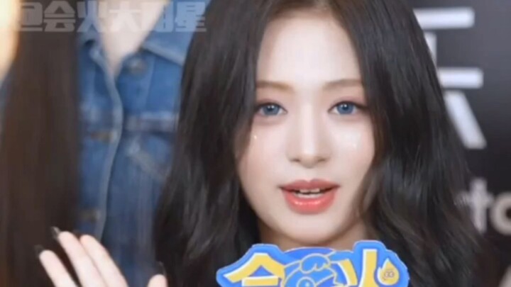 All of BABYMONSTER imitate Jung Ahyeon’s “mild-mannered” meme expressions.
