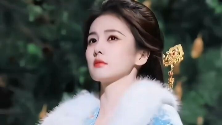 Bai Lu as Li Pei Yi [ คดีพิศวงเสียงกระซิบในหมอก 唐宫奇案之青雾风鸣 ]