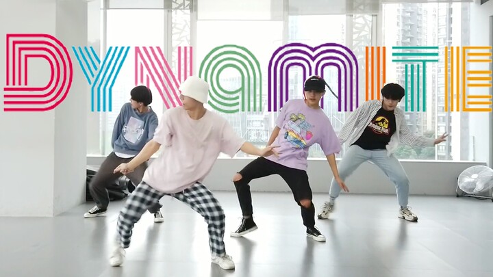 [Grup adik ONee] Cover tarian BTS - Dynamite di ruang latihan.