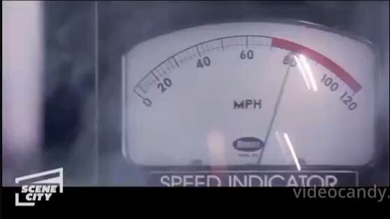 Peter Parker mencegah terjadinya kecelakaan kereta api. | Spider-Man 2 (2004)