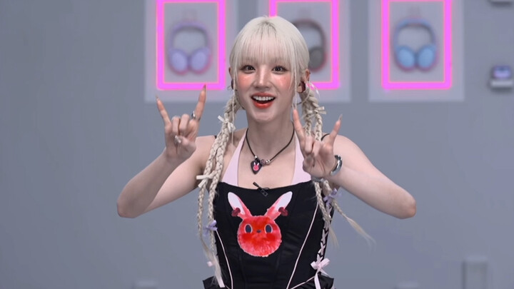 雨琦在直播间教大家跳舞 好可爱哦～