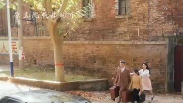 98. Cap’s daughter transmigrated—space crushed scum dad fought stepmom, married officer was darling!