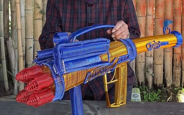 Do you like the four-barrel rocket launcher toy gun made of iron wire?