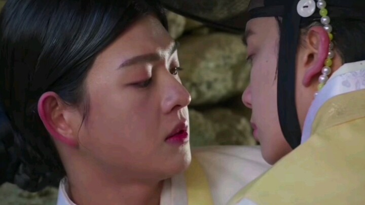 [Youth Rebellion] The husband wants to kiss, the wife wants to hide, the two are dating for the firs