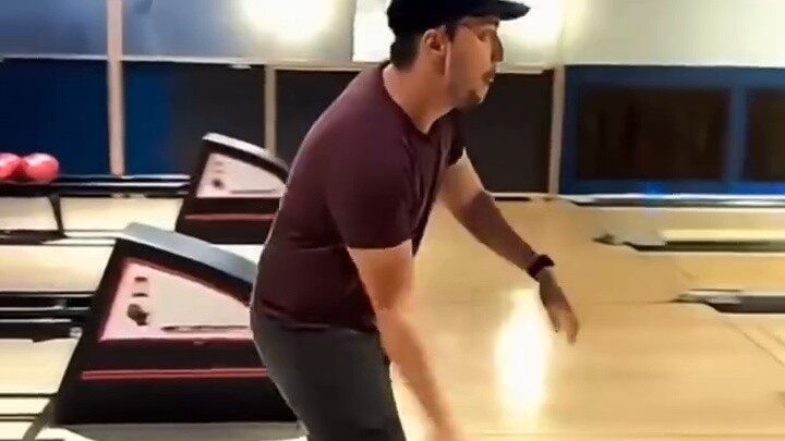 Happy bowling 🎳😂