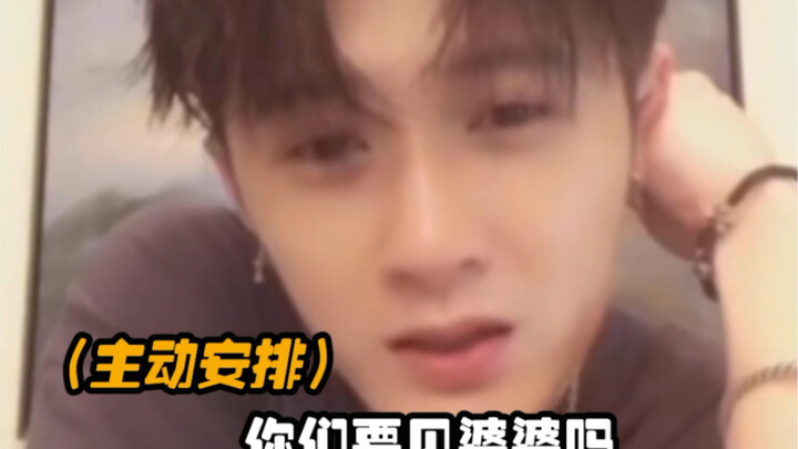 Tan Jianci sebagai Xiang Liu di drama, si rubah kecil di luar layar