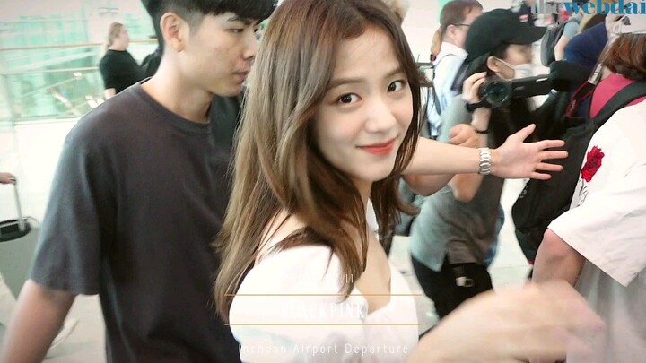 [BLACKPINK] Jennie Kim! That smile is just unfair! How can she be so beautiful!?