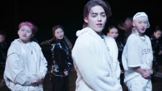 تم الكشف عن الفيديو الموسيقي الرقص لـ "CHEERS" من قبل القائد الثالث لفريق SEVENTEEN!