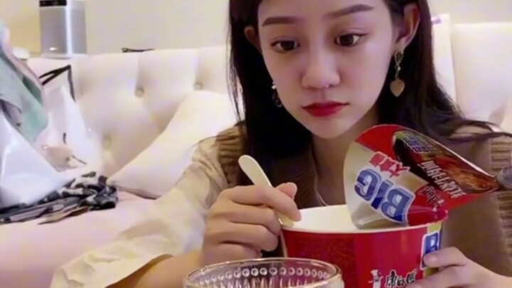 ปรัชญาการใช้ชีวิตแบบแปลกใหม่ของสาวสวย