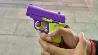 男孩子都无法拒绝这种幼稚玩具吗？