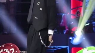 Giữa giờ nghỉ giải lao của nhảy đường phố, đội trưởng Tiểu Vương nhà chúng tôi đã biên đạo một loạt 