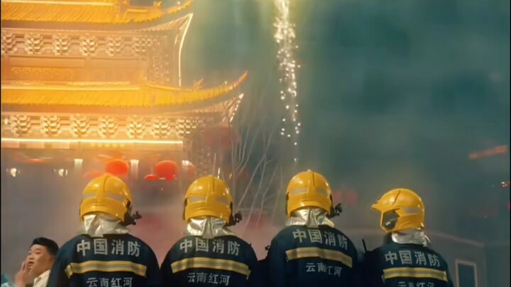 “Lính cứu hỏa chỉ đành bất lực nhìn các bạn đốt pháo hoa”