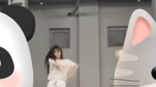 بعض تدريبات الرقص لتشو شي يو، الأخ شي يو يهاجمني