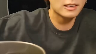 [Jeon Jungkook] Có lý do tại sao anh ấy không nổi tiếng vào những ngày đầu