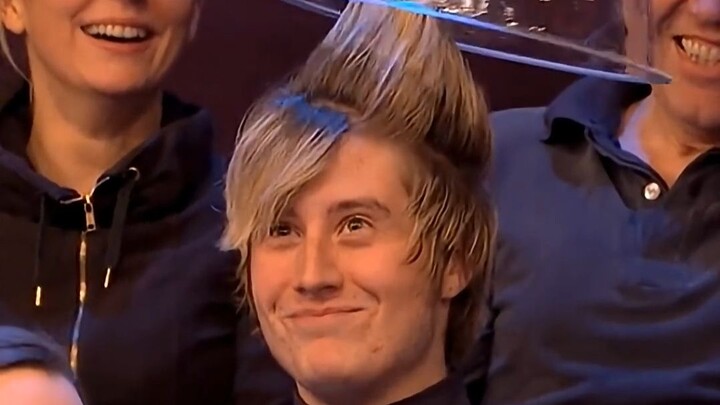 Trên sóng trực tiếp vạch trần khán giả đội tóc giả, MC này thật quá ác!